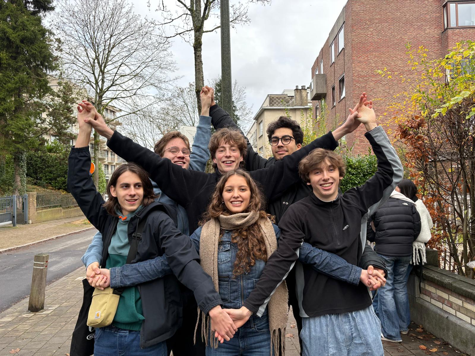 Photo de l'équipe CanSat Skyfall Mission au complet